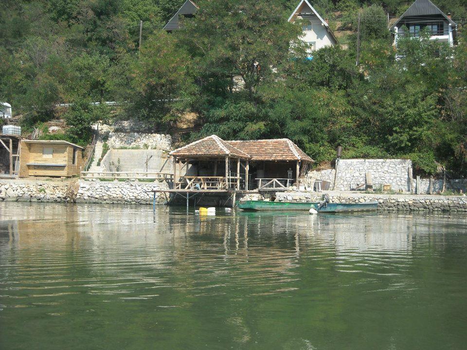 Chalet Ljubicine Kolibe Golubinje Bagian luar foto
