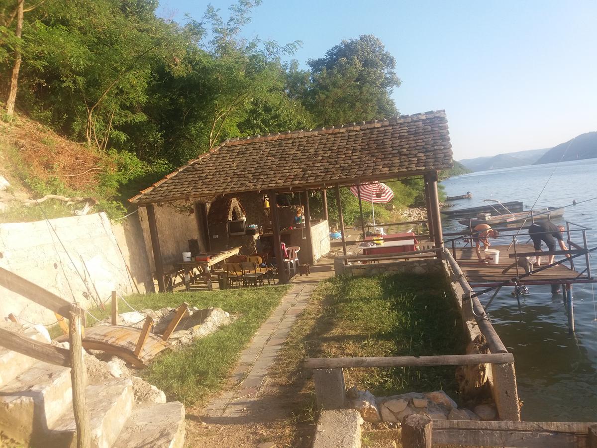 Chalet Ljubicine Kolibe Golubinje Bagian luar foto