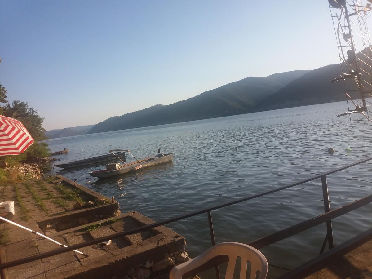 Chalet Ljubicine Kolibe Golubinje Bagian luar foto